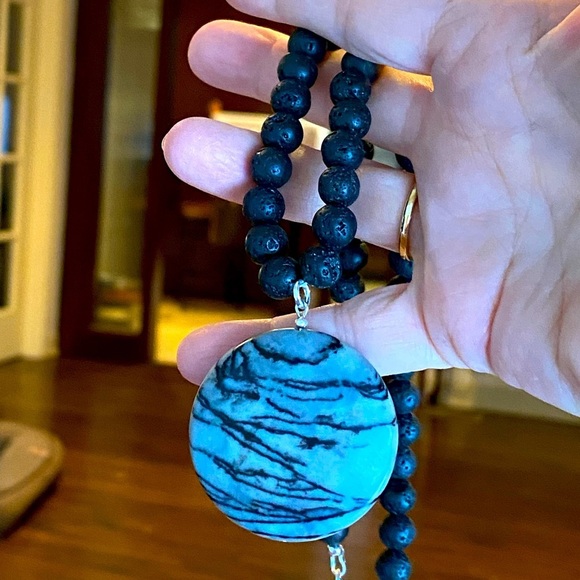 Lava rock necklace with marble pendant & snowflake jasper bracelet + earrings - Picture 6 of 8